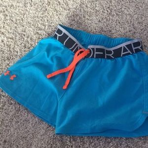 Under armour short,loose youth medium